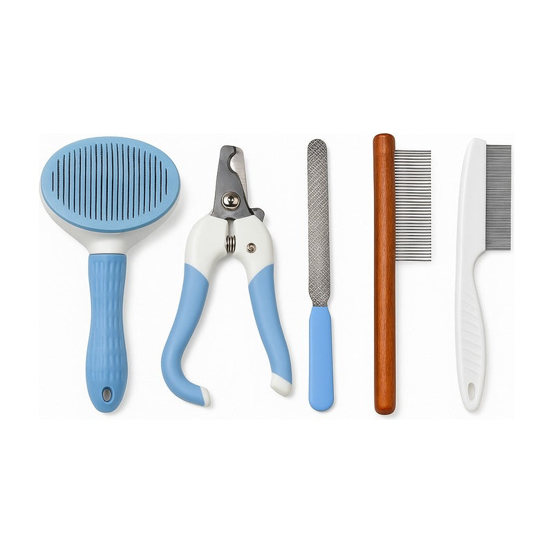 Kit de toilettage 5 pièces pour chiens et chats avec coupe-ongles sur fond blanc